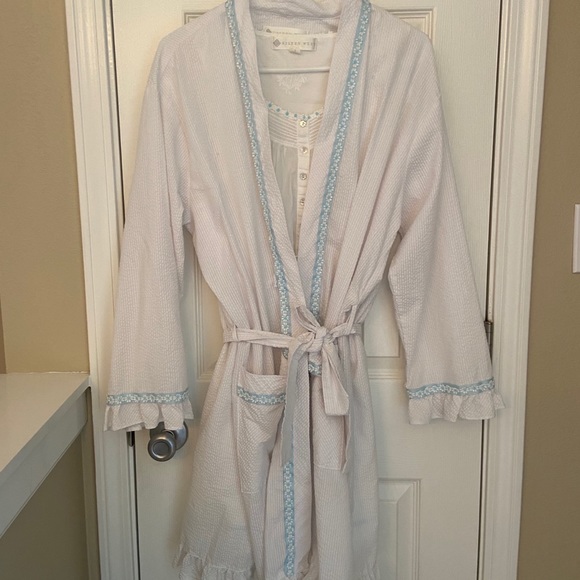 Eileen West Nightgown and Robe set - Picture 1 of 4